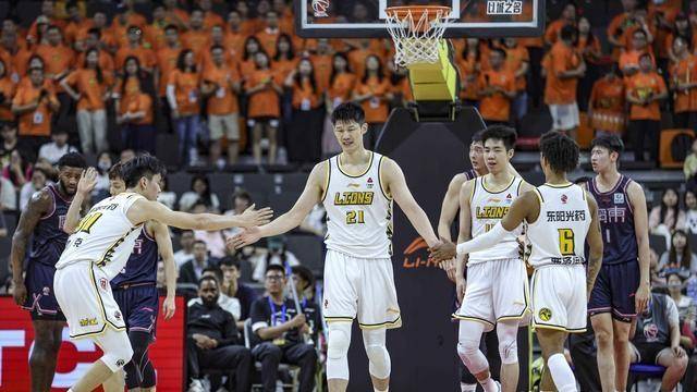 马里多莱负伤成疑，球队调整战术的简单介绍
