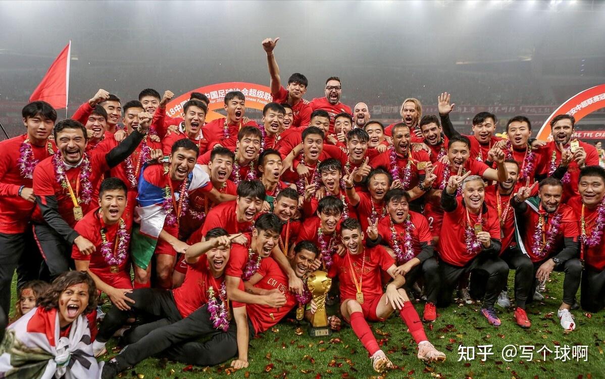 包含上港主场迎战建业，争夺领先位置的词条